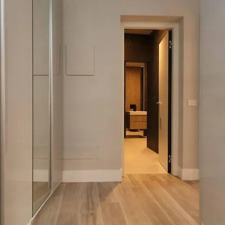 Spacious, Luxurious & Modern 2br-maissonette-amazing Finish-historical Centre-renovated 2024 아파트 *