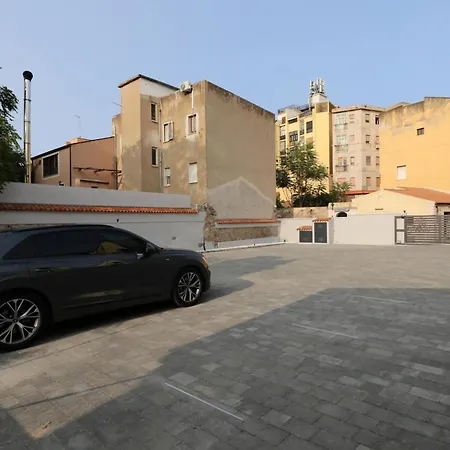 Spacious, Luxurious & Modern 2br-maissonette-amazing Finish-historical Centre-renovated 2024 아파트